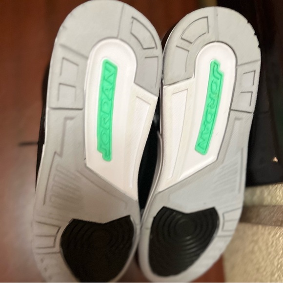 NIB Big Kids Air Jordan 3 Retro "Green Glow" sz 6 - Picture 4 of 5